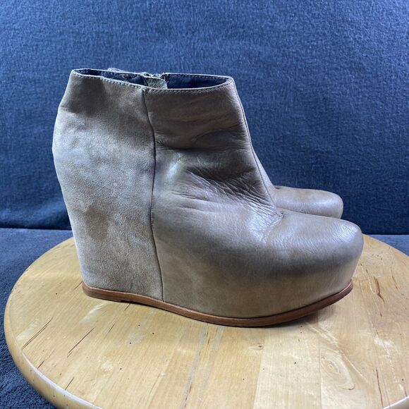 Dolce Vita Women's Size 9.5 Tan Suede Leather Hidden Wedge Bootie Zipper Ankle - Picture 1 of 9